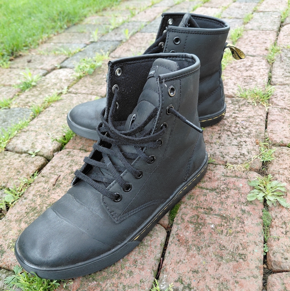 Doc Marten Dr Martens Sheridan black mid high casual leather lace boots Womens 7